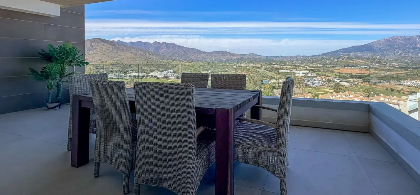 Sale of middle floor apartment in La Cala Golf 2