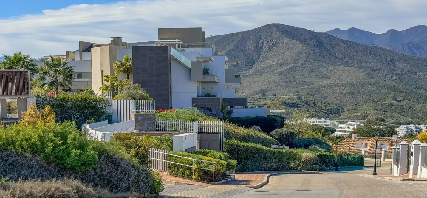 Sale of middle floor apartment in La Cala Golf 3