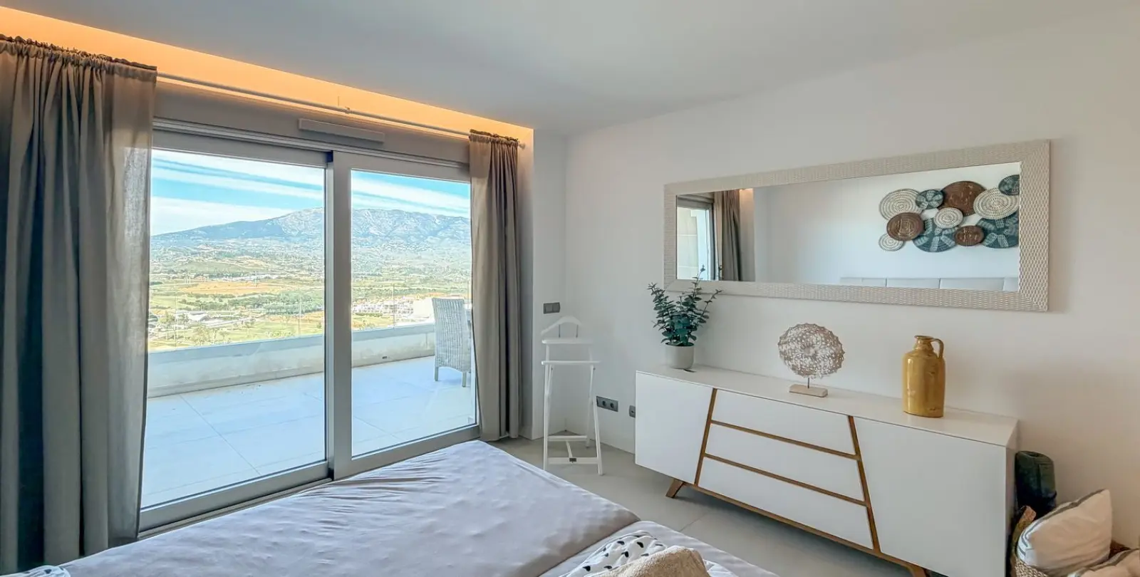 Sale of middle floor apartment in La Cala Golf 13