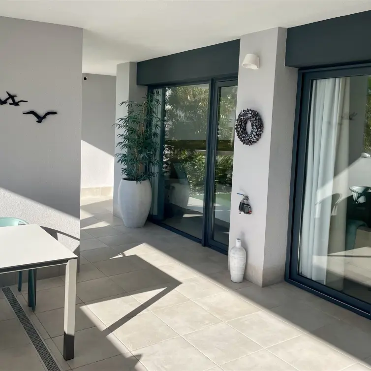 Venta de apartamento en planta baja en Manilva