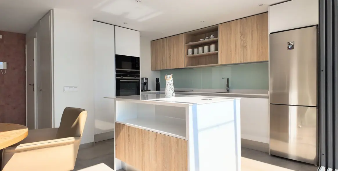 Sale of middle floor apartment in Cancelada 4