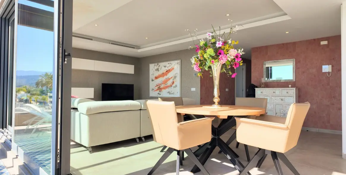 Sale of middle floor apartment in Cancelada 6