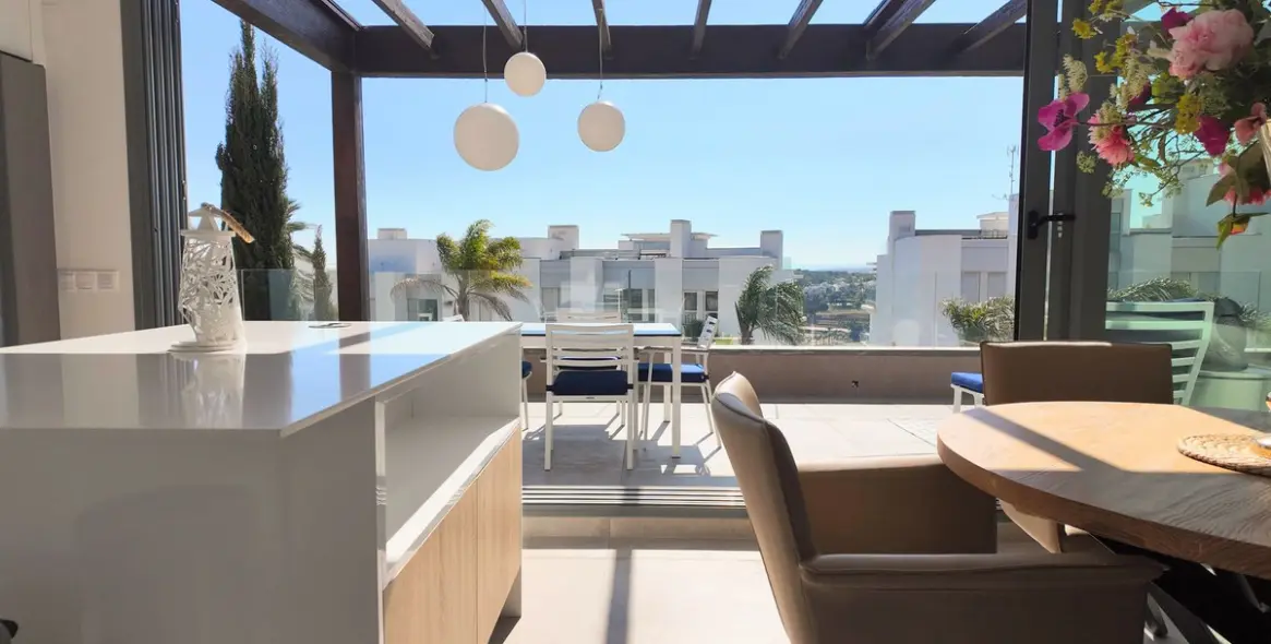 Sale of middle floor apartment in Cancelada 10