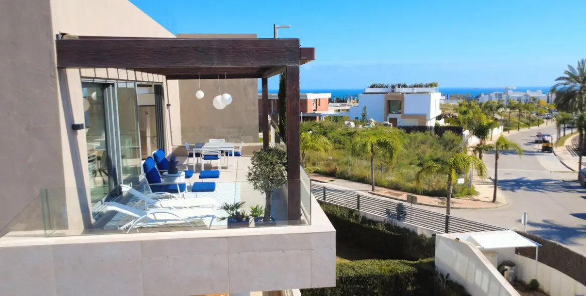 Sale of middle floor apartment in Cancelada 13