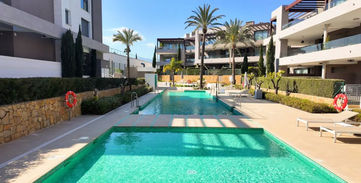 Sale of middle floor apartment in Cancelada 25