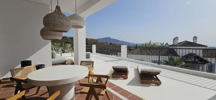 Sale of ground floor apartment in El Paraiso 0