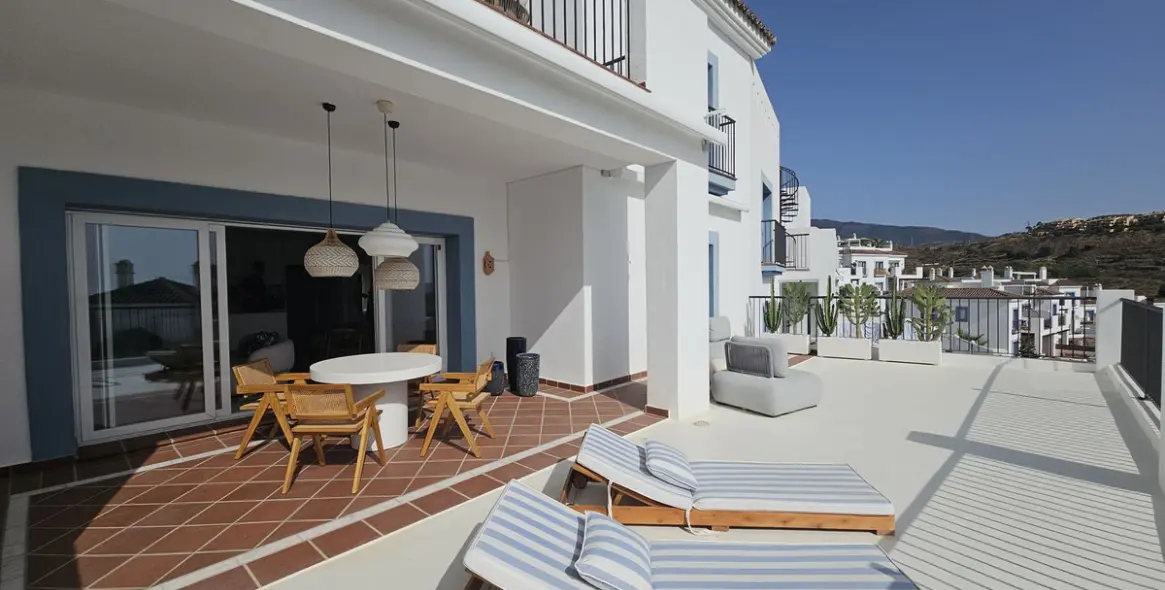 Sale of ground floor apartment in El Paraiso 2