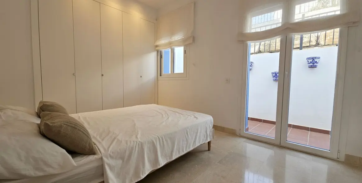 Sale of ground floor apartment in El Paraiso 8