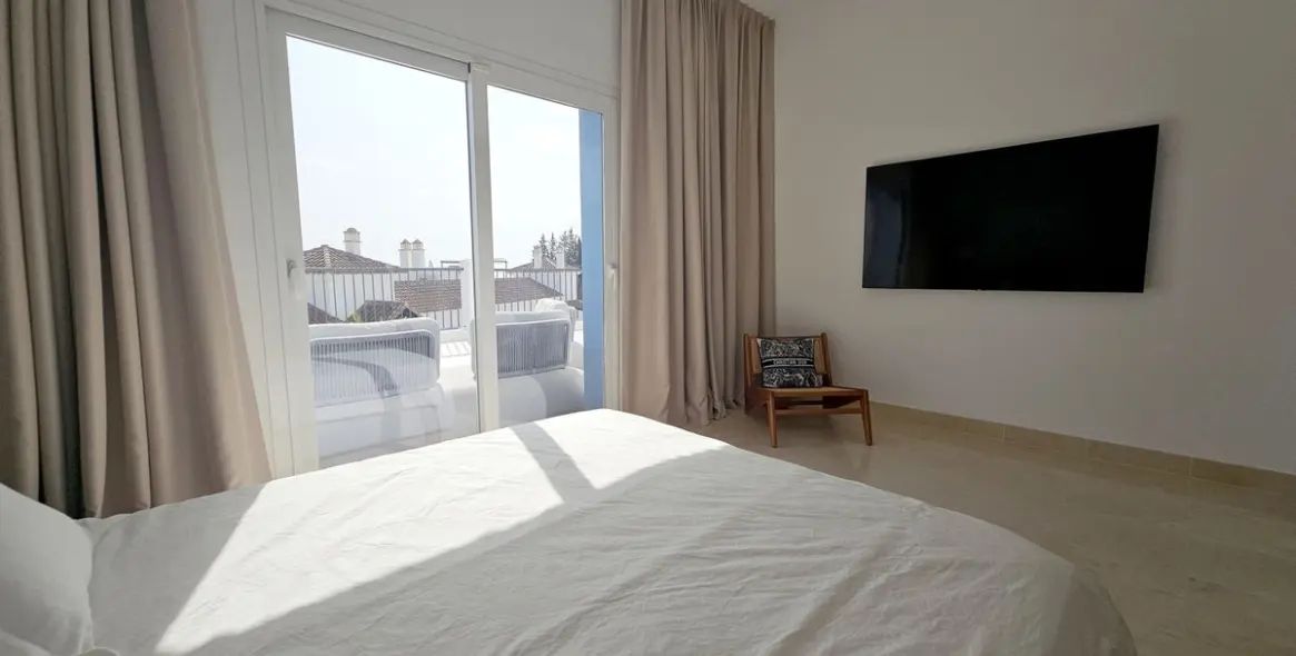 Sale of ground floor apartment in El Paraiso 12