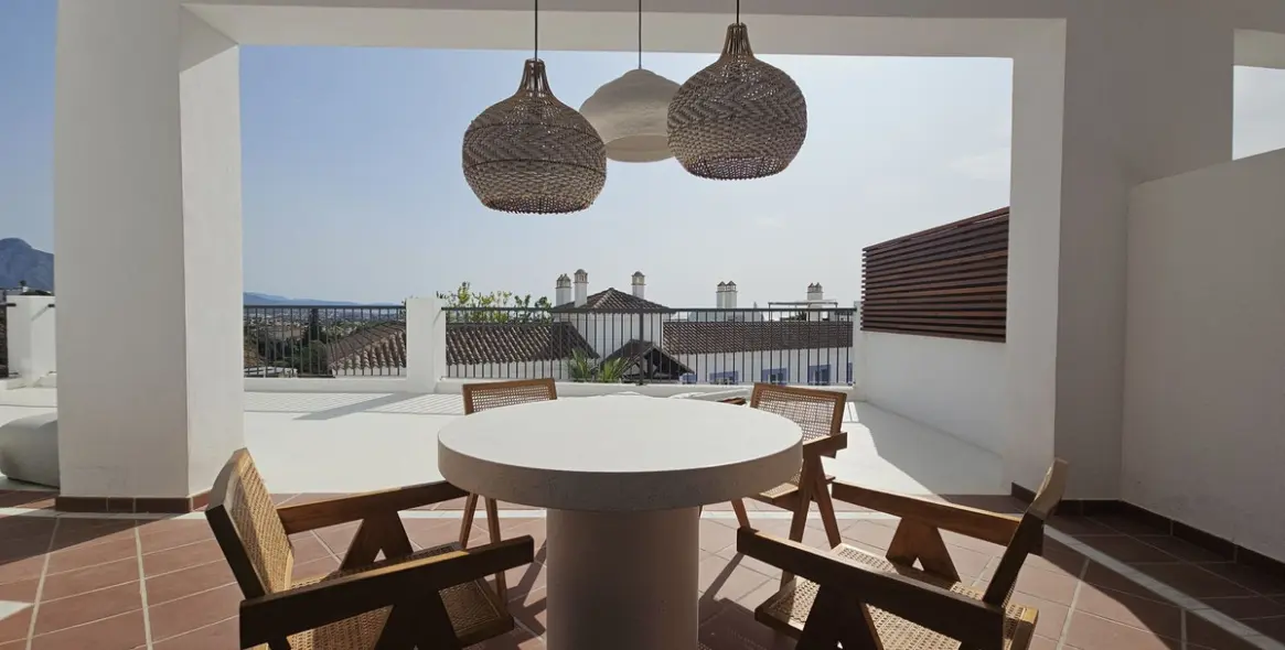 Sale of ground floor apartment in El Paraiso 14