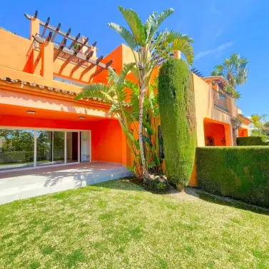 Sale of townhouse in El Paraiso