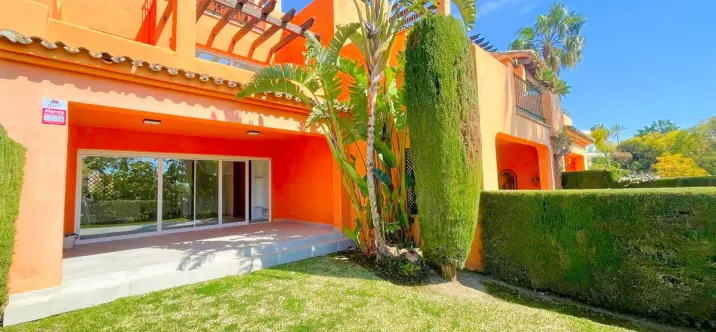 Sale of townhouse in El Paraiso 0