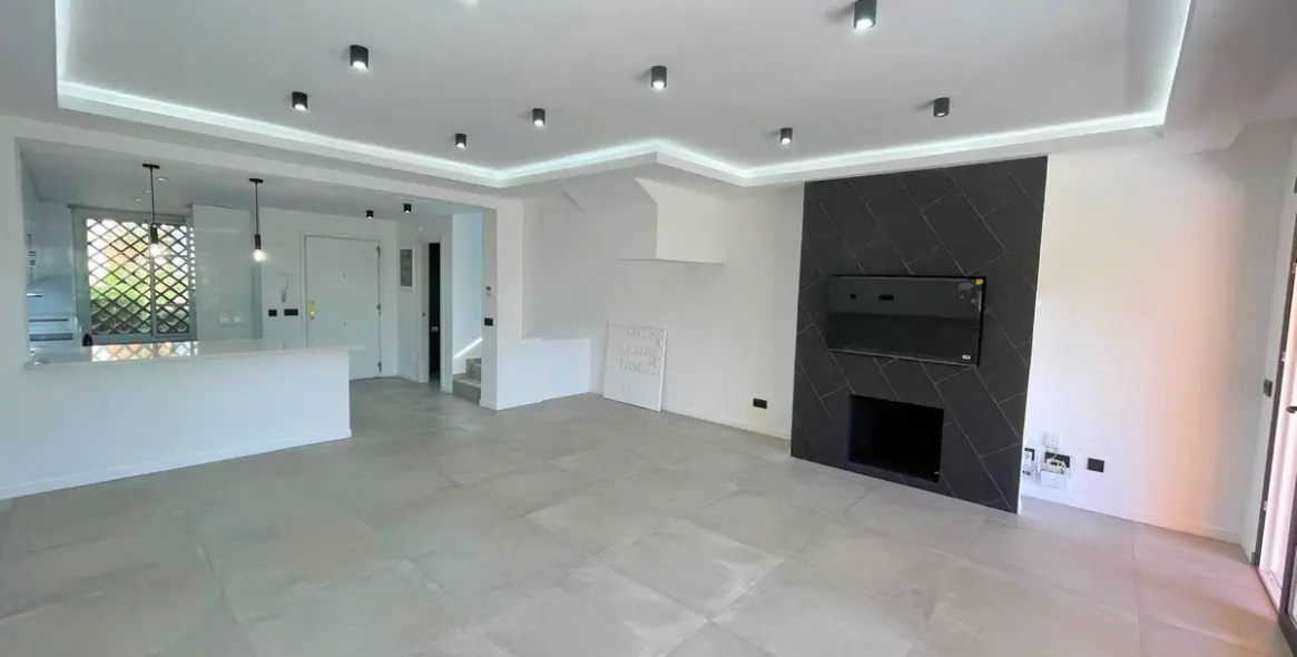 Sale of townhouse in El Paraiso 4