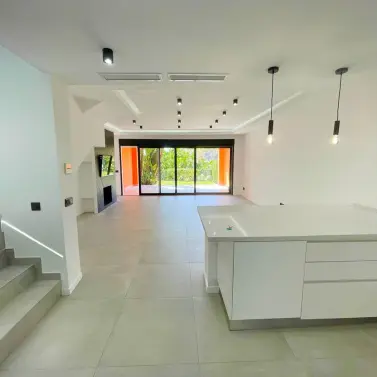 Sale of townhouse in El Paraiso