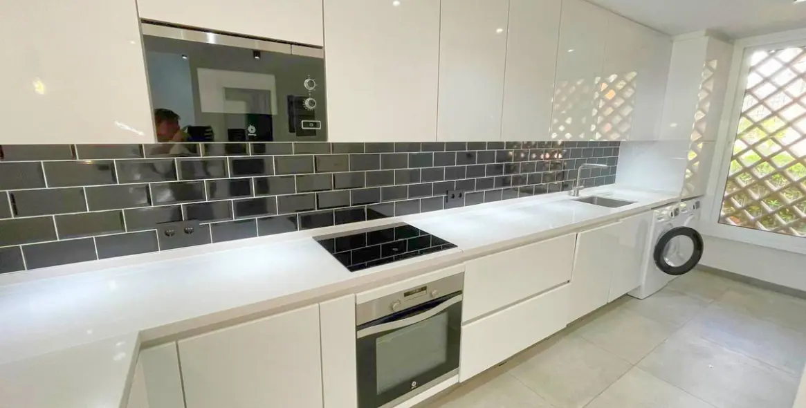 Sale of townhouse in El Paraiso 9