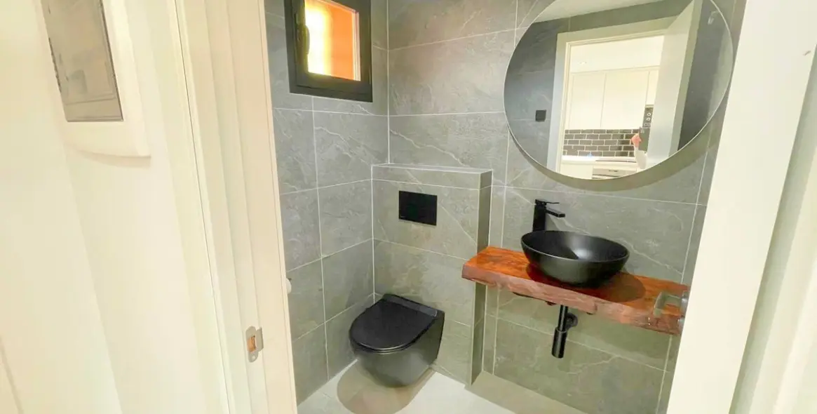 Sale of townhouse in El Paraiso 14