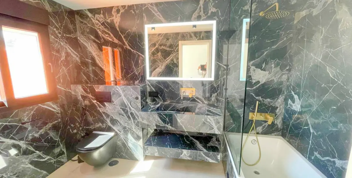 Sale of townhouse in El Paraiso 19