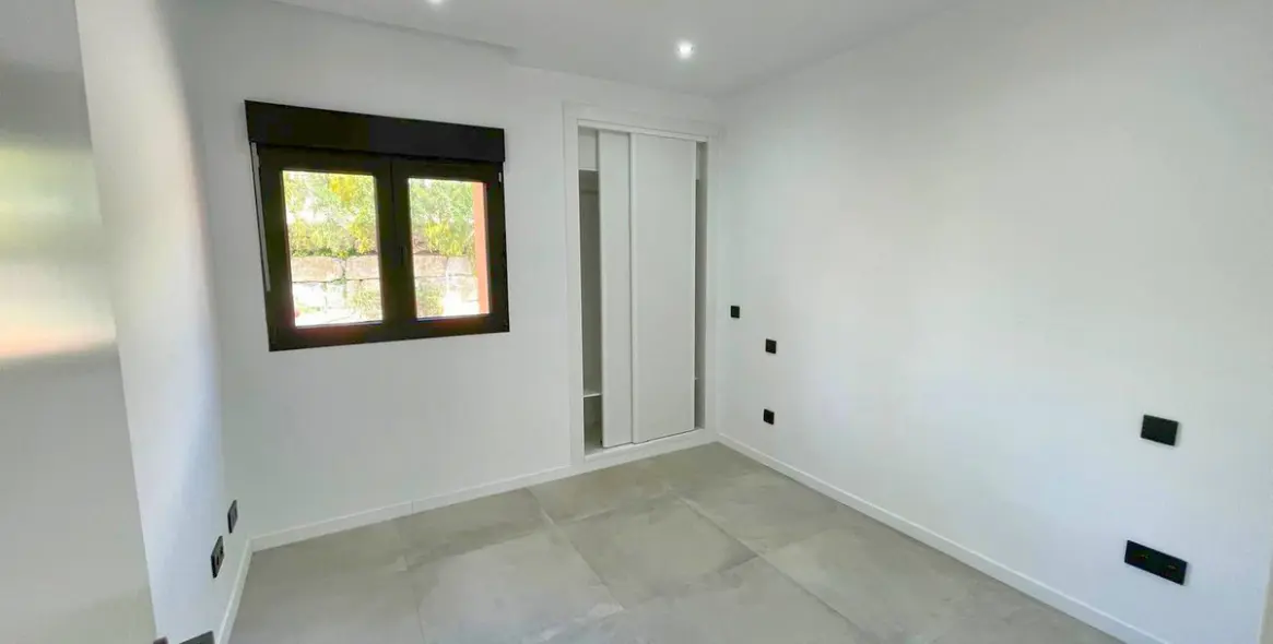 Sale of townhouse in El Paraiso 20