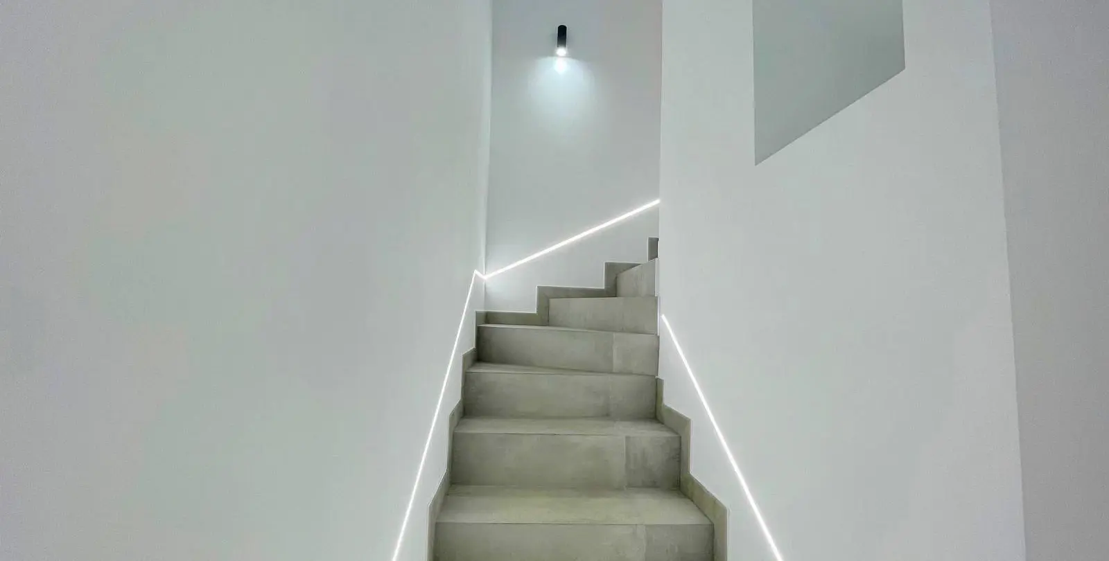 Sale of townhouse in El Paraiso 15
