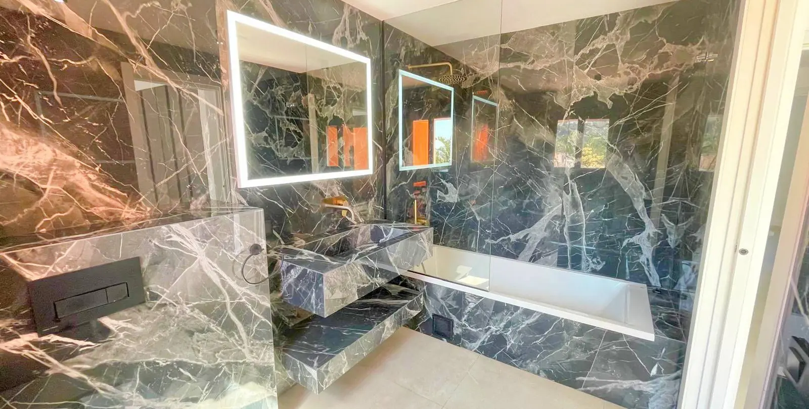 Sale of townhouse in El Paraiso 18