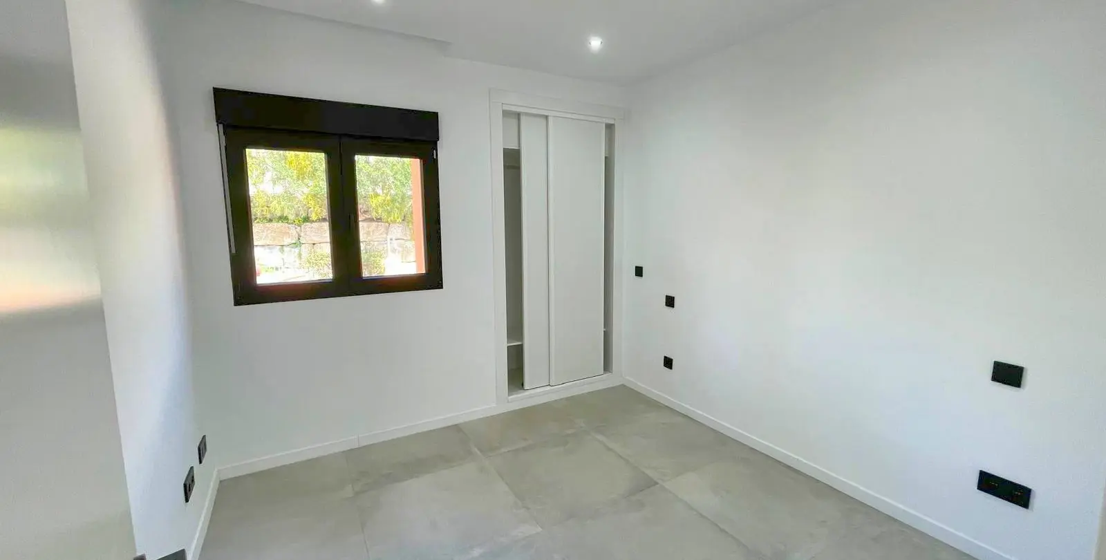Sale of townhouse in El Paraiso 20