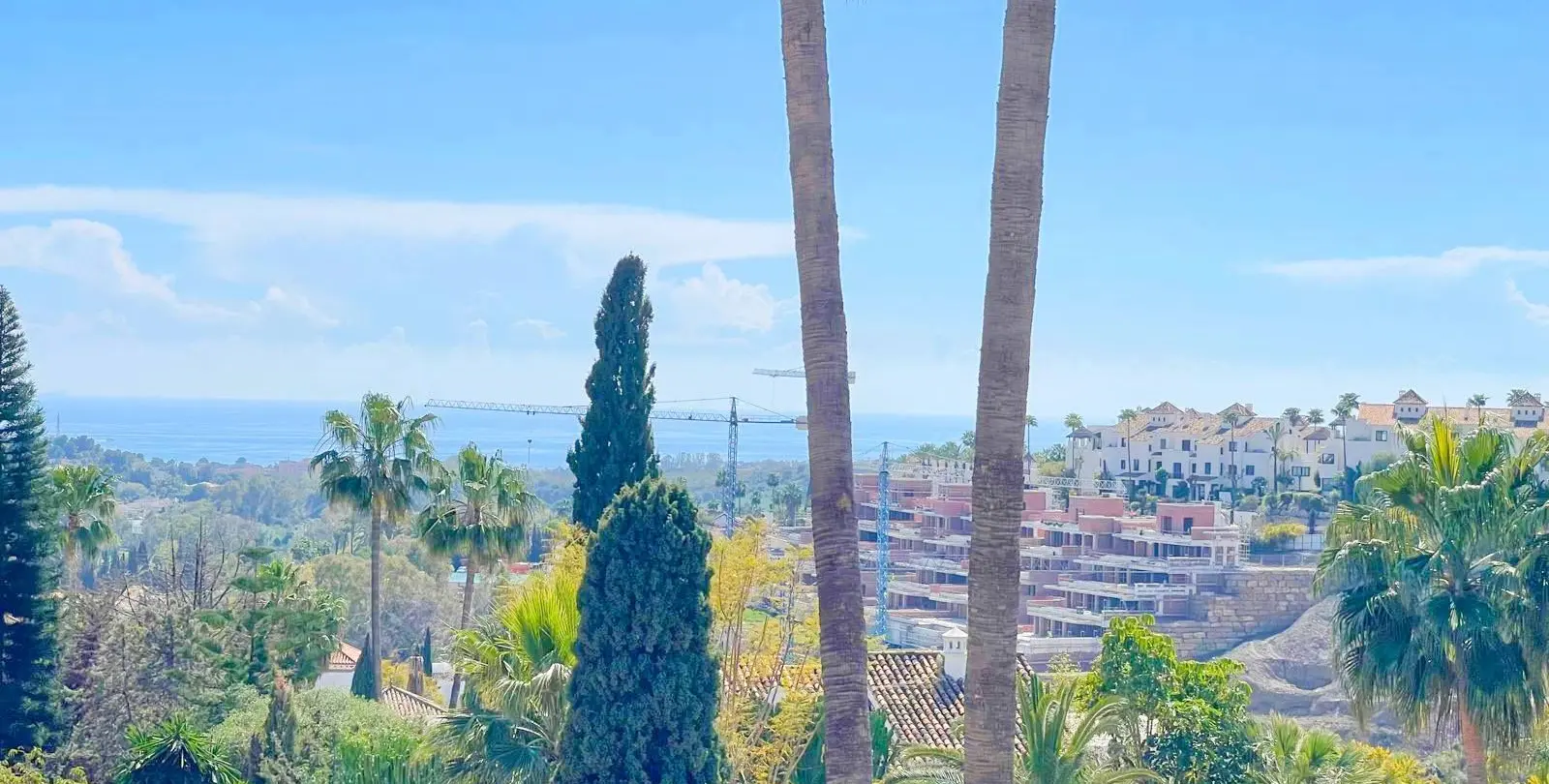 Sale of townhouse in El Paraiso 29