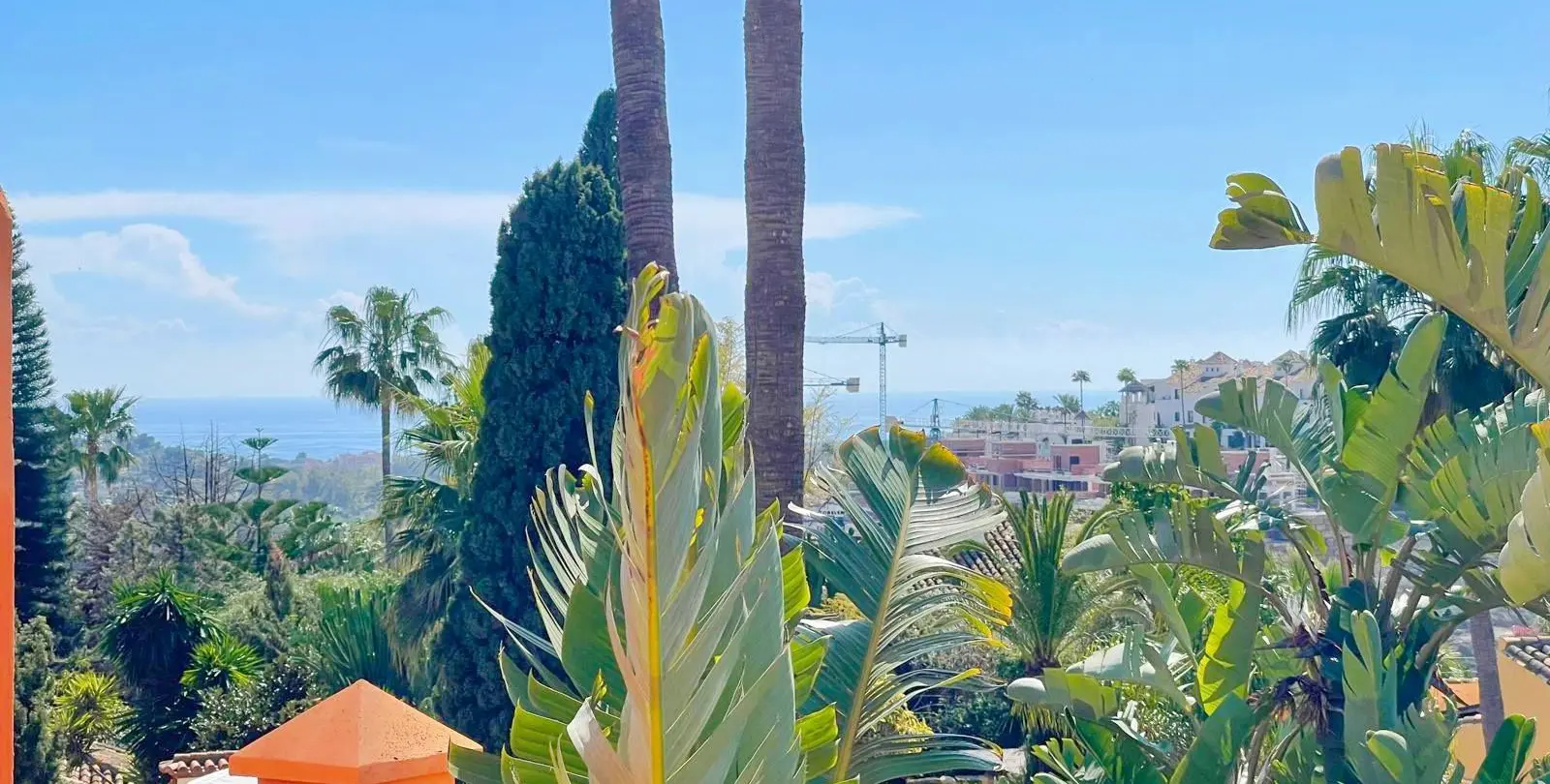Sale of townhouse in El Paraiso 30