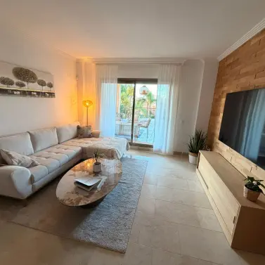 Sale of ground floor apartment in El Paraiso