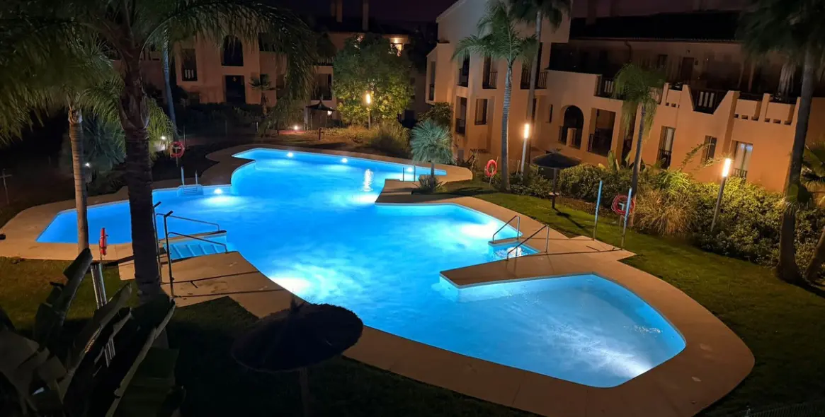 Sale of ground floor apartment in El Paraiso 28