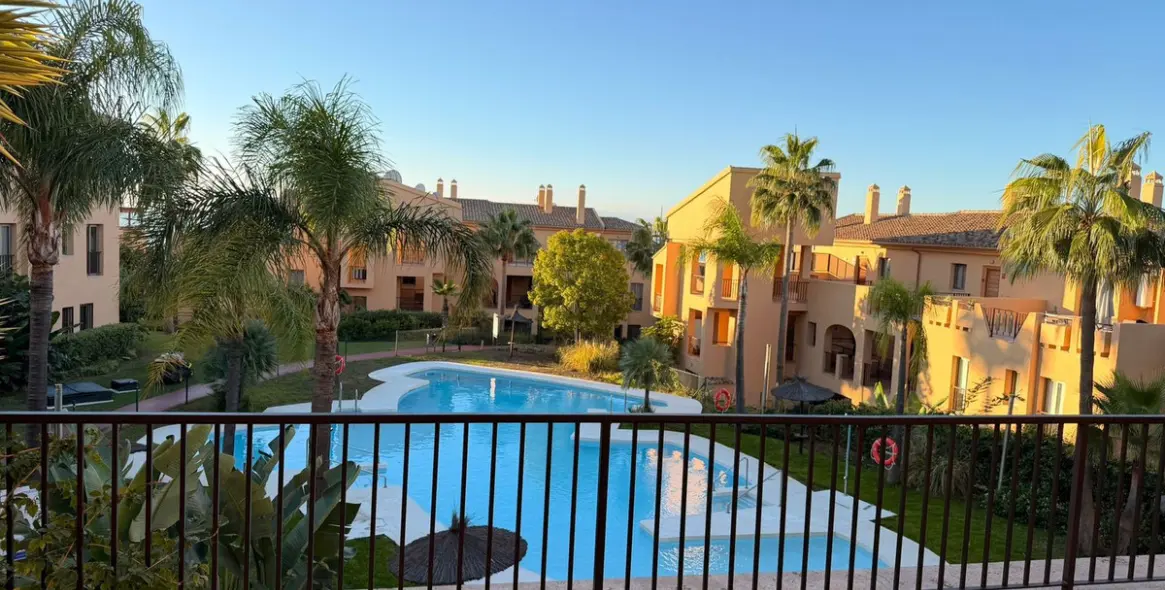 Sale of ground floor apartment in El Paraiso 49