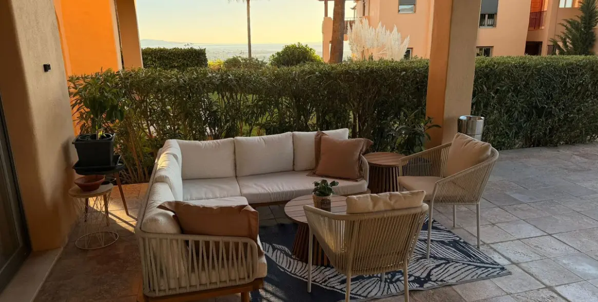 Sale of ground floor apartment in El Paraiso 51