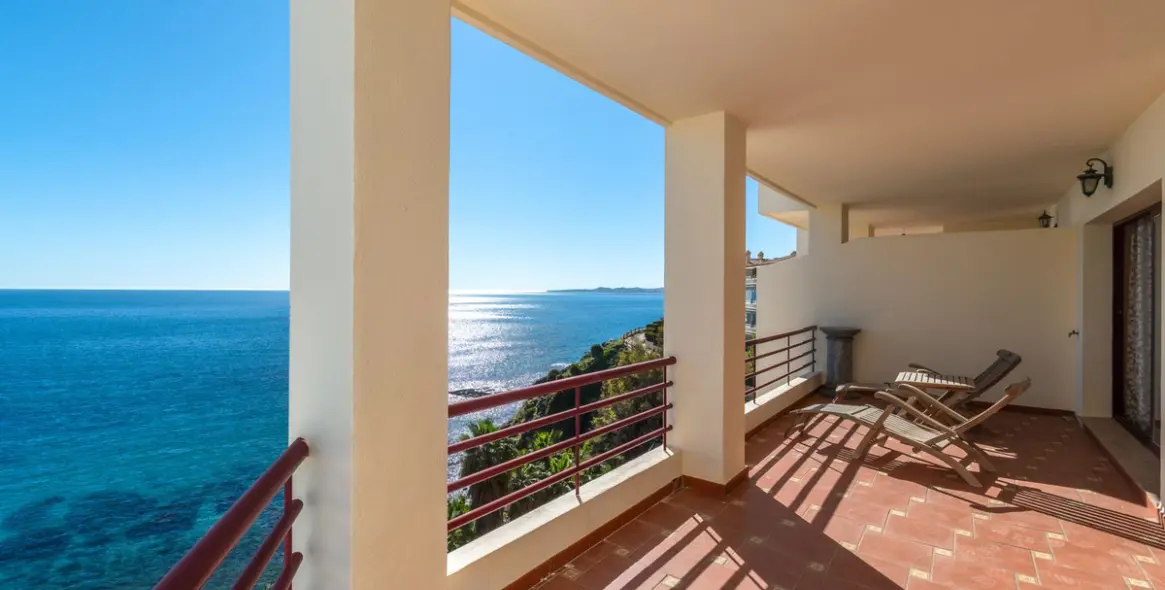 Sale of middle floor apartment in Torrequebrada 1