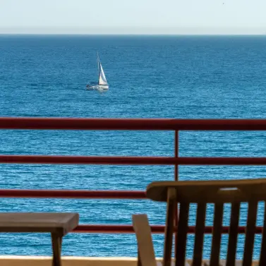 Venta de apartamento en planta media en Torrequebrada