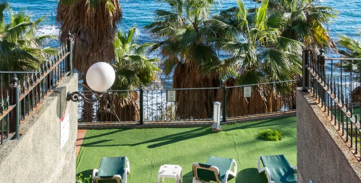 Sale of middle floor apartment in Torrequebrada 20
