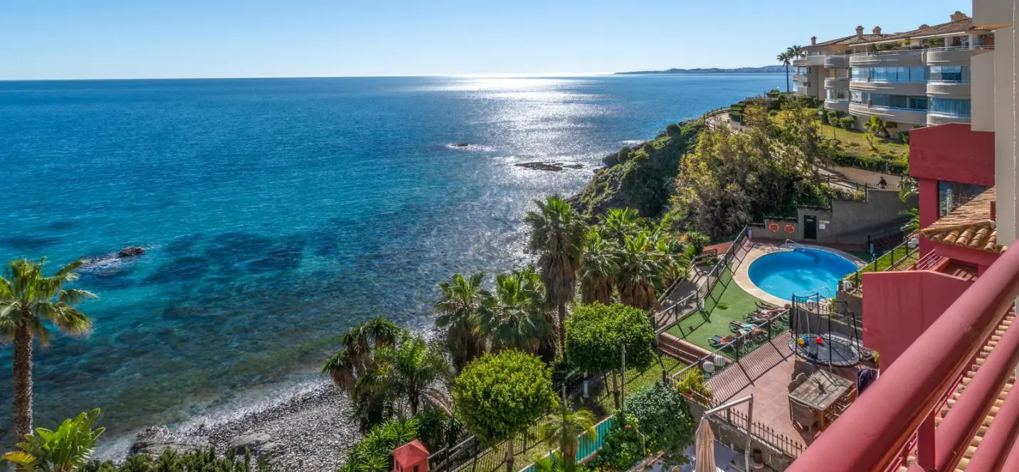 Sale of middle floor apartment in Torrequebrada 1