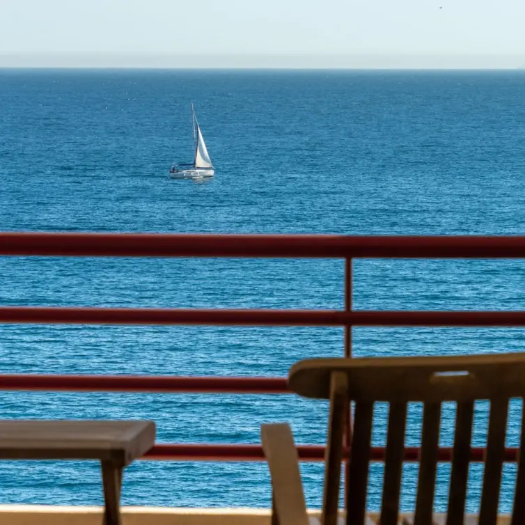 Sale of middle floor apartment in Torrequebrada