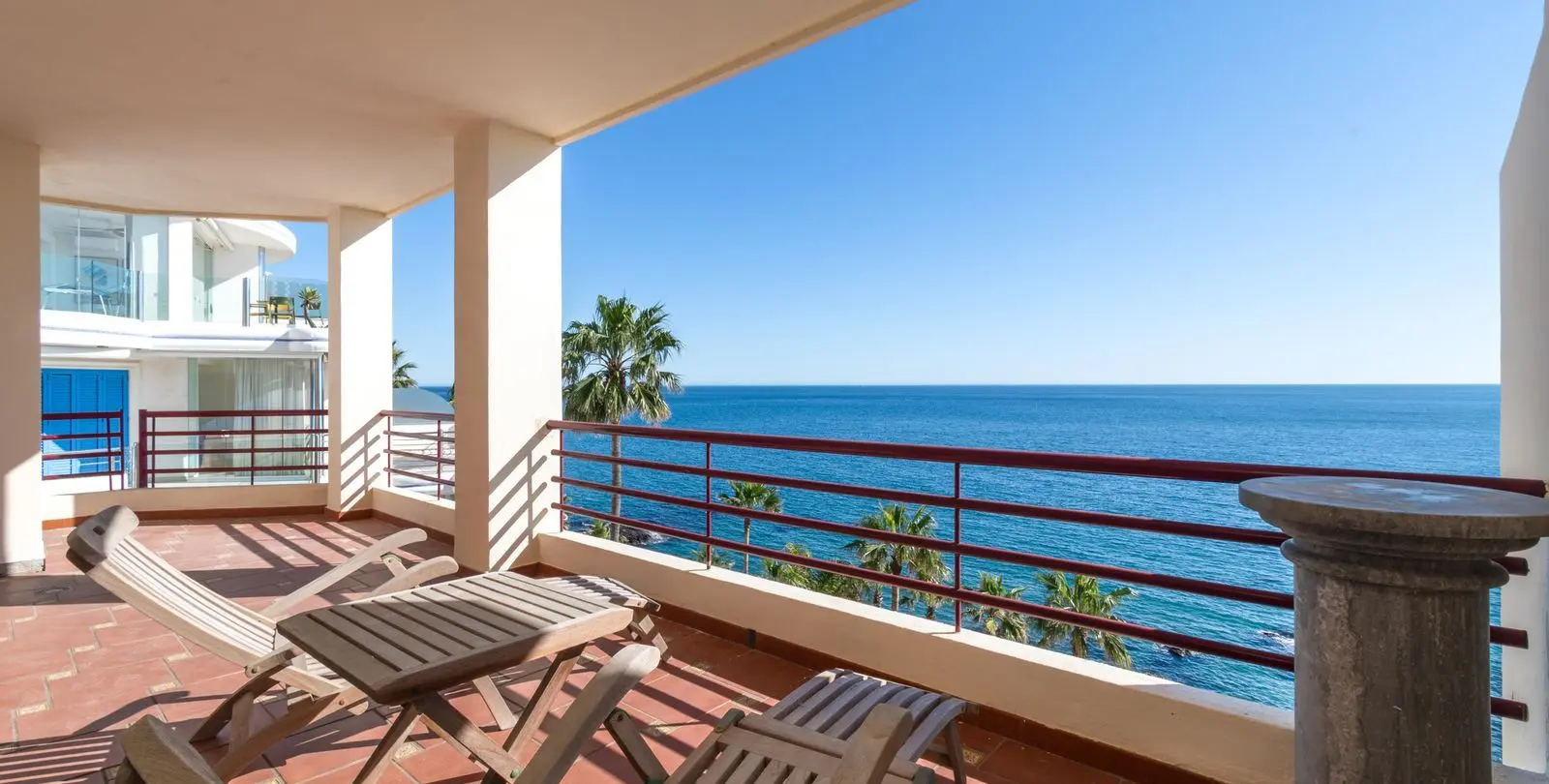 Sale of middle floor apartment in Torrequebrada 4