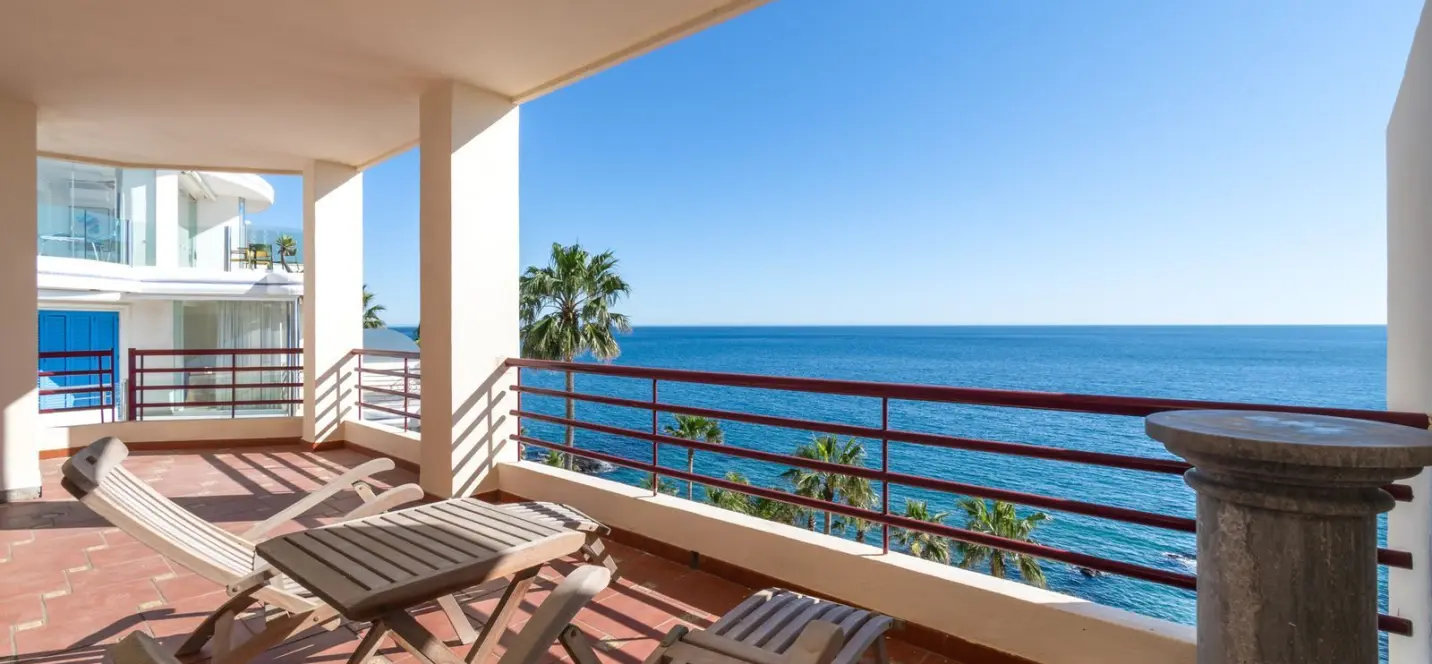 Sale of middle floor apartment in Torrequebrada 3