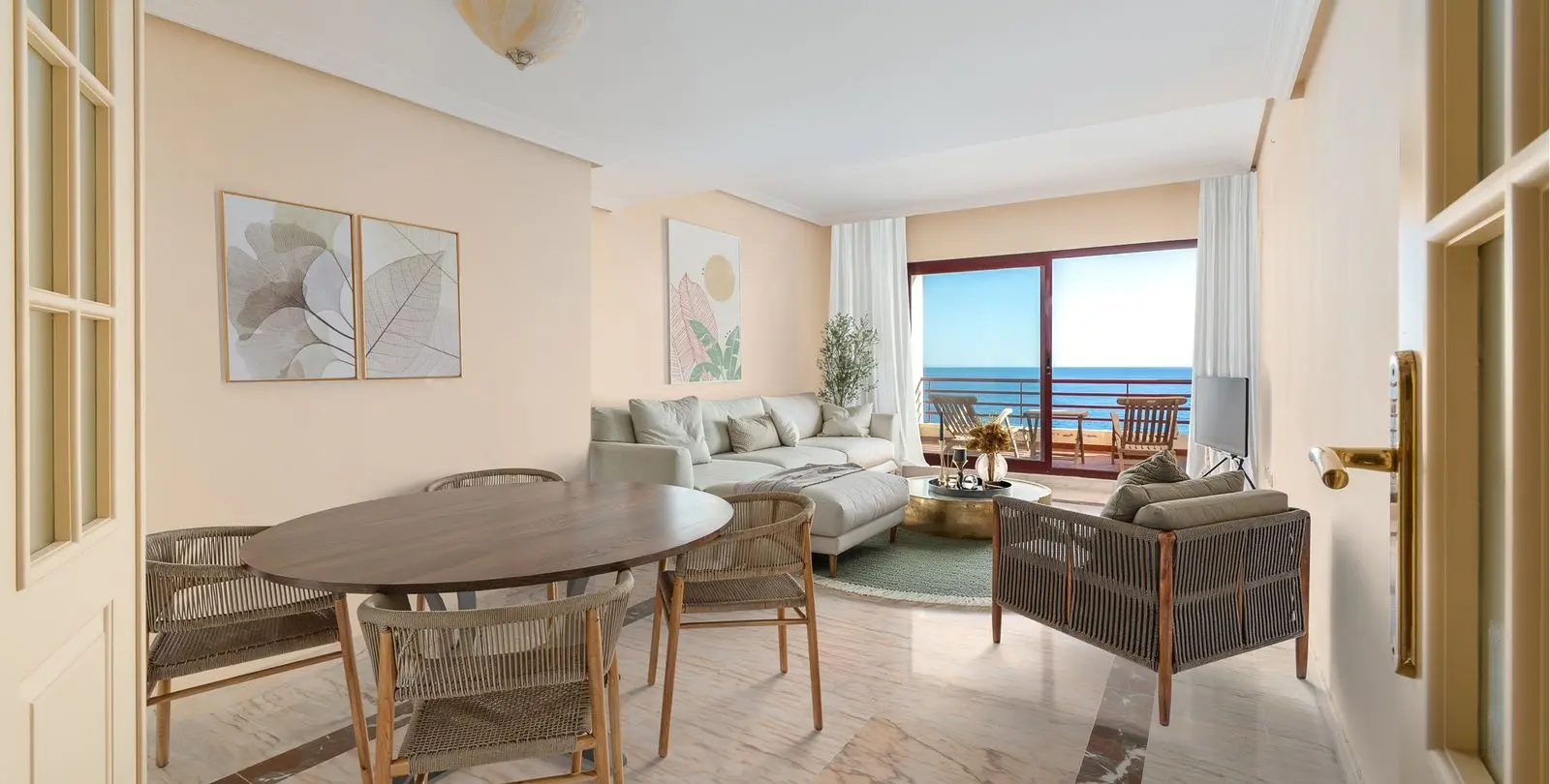 Sale of middle floor apartment in Torrequebrada 5
