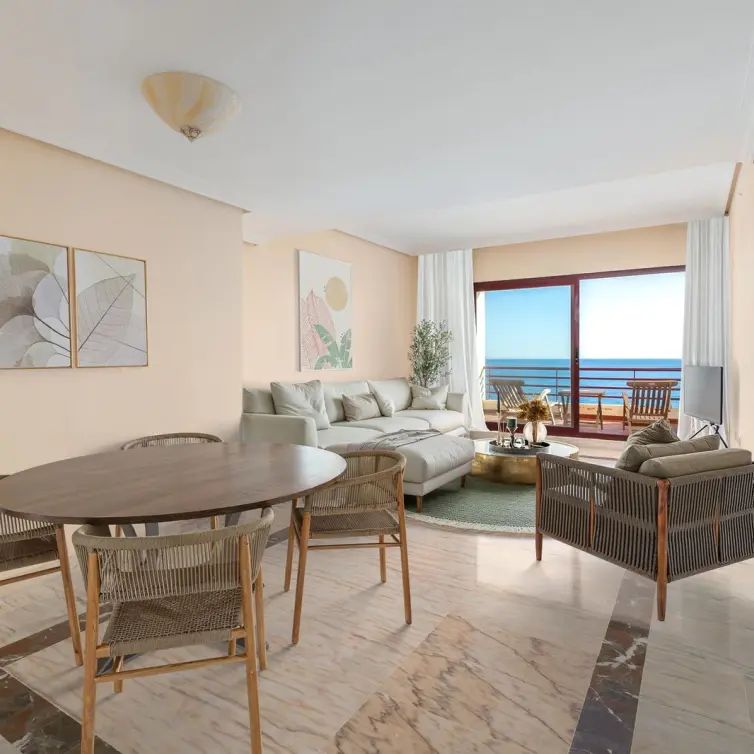 Sale of middle floor apartment in Torrequebrada