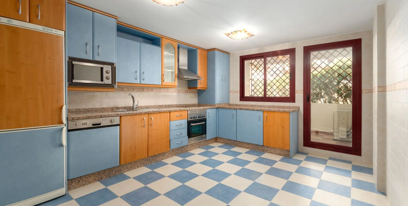Sale of middle floor apartment in Torrequebrada 8