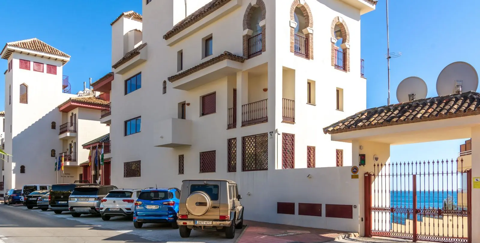 Sale of middle floor apartment in Torrequebrada 17