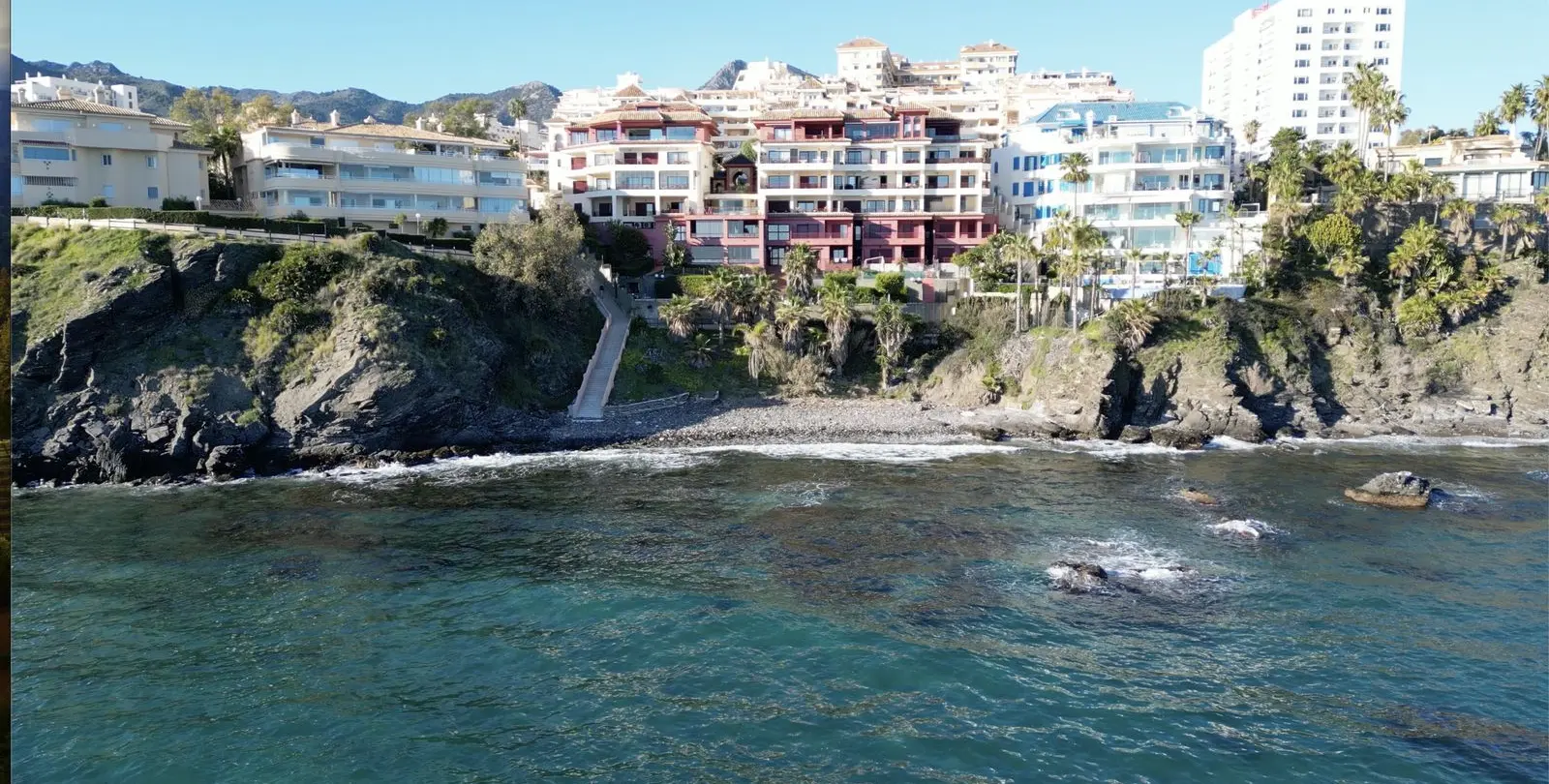 Sale of middle floor apartment in Torrequebrada 19