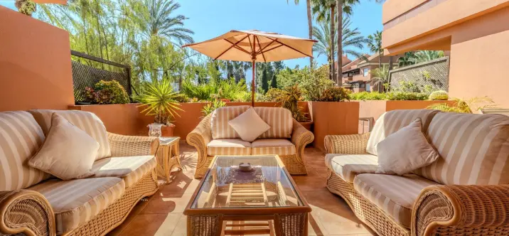 Sale of ground floor apartment in Puerto Banús 1