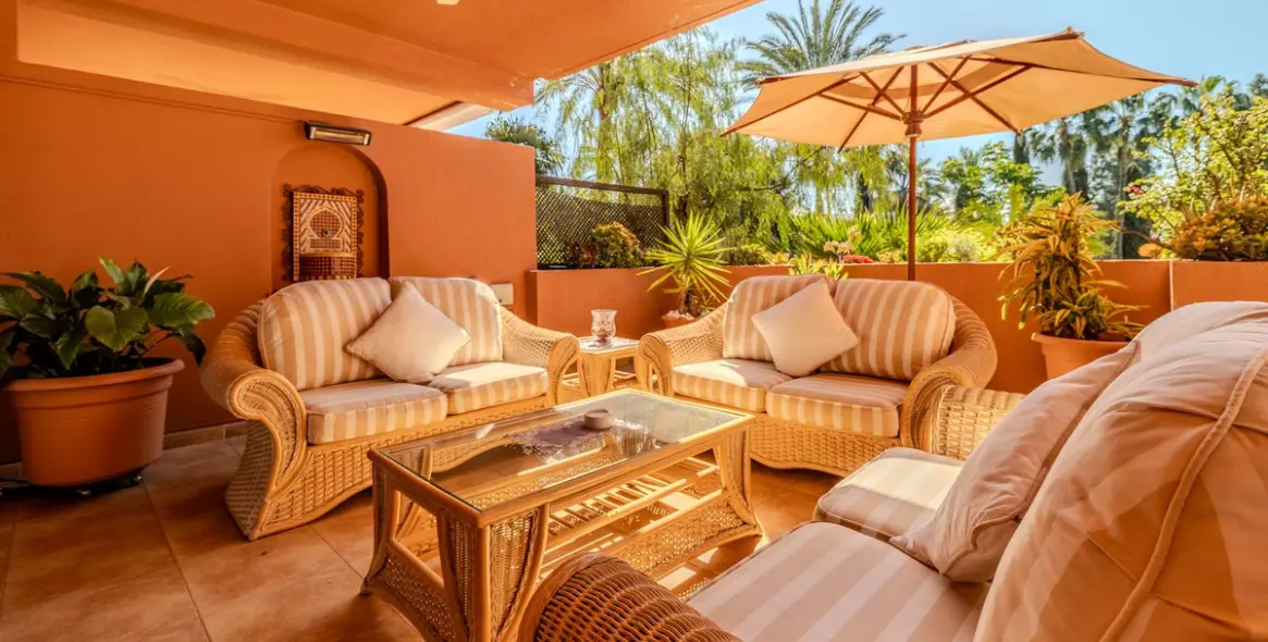 Sale of ground floor apartment in Puerto Banús 3