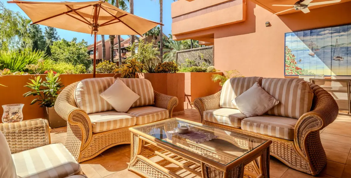 Sale of ground floor apartment in Puerto Banús 4