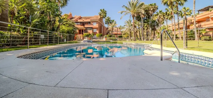 Sale of ground floor apartment in Puerto Banús 4