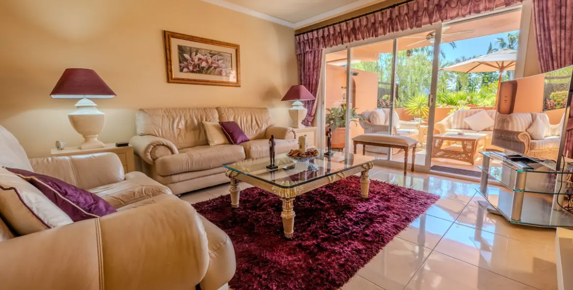 Sale of ground floor apartment in Puerto Banús 6