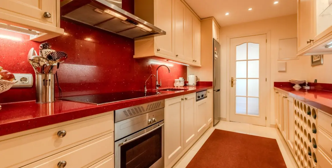 Sale of ground floor apartment in Puerto Banús 16