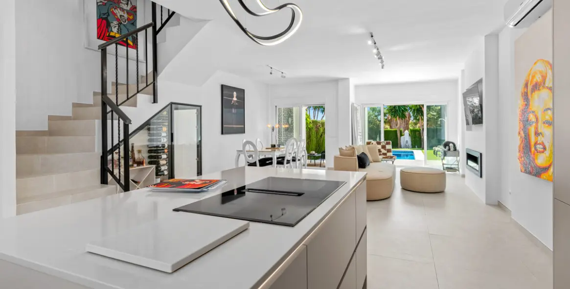 Sale of detached villa in Bel Air 2